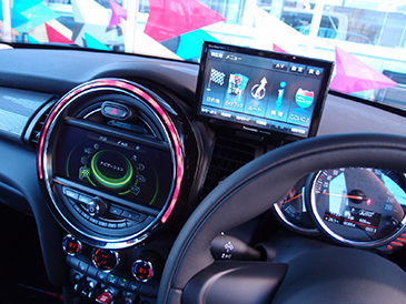 Bmw F56 Miniにもポータブルナビががスタイリッシュに装着可能 ナビ男くんのオリジナルスタンド Bmw F56 Miniにもポータブルナビががスタイリッシュに装着可能 ナビ男くんのオリジナルスタンド